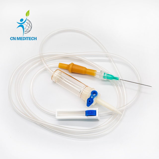 Equipo de infusión desechable para administración intravenosa con aguja