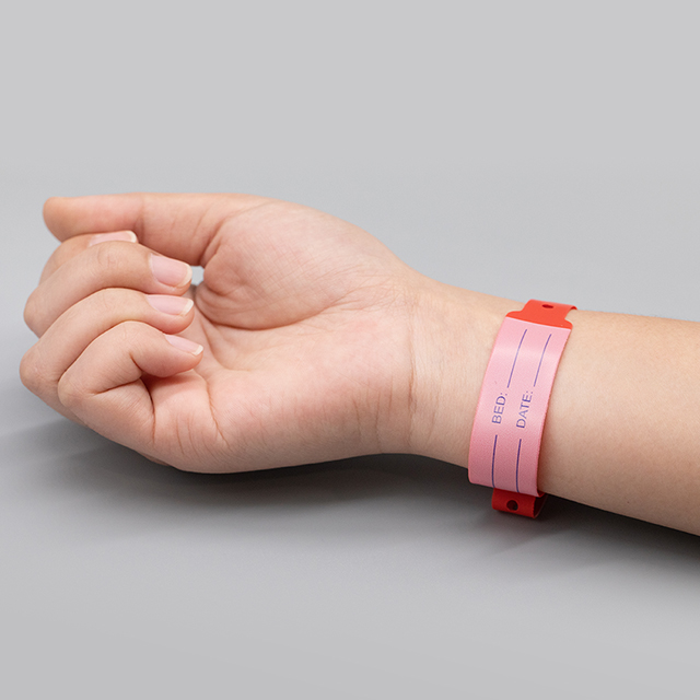 Banda disponible de la identificación de las pulseras de la identificación del paciente del parte movible del PVC