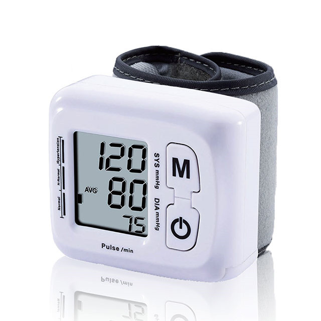 Monitor de presión arterial automático tipo muñeca en casa