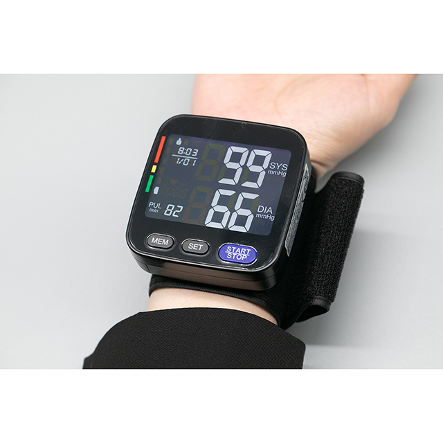 El mejor monitor de presión arterial de muñeca portátil digital con muñequera ajustable