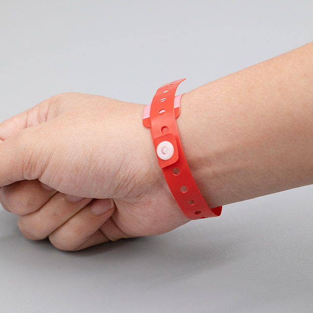 Banda disponible de la identificación de las pulseras de la identificación del paciente del parte movible del PVC